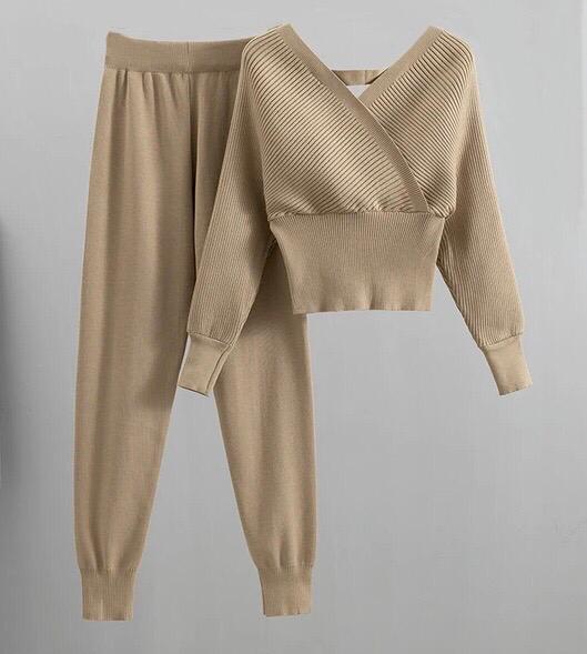 WhatsApp-Image-2024-06-27-at-12.56.18 Elegant Comfort: Women’s Autumn Winter Tracksuit for Sophisticated Warmth - Image 1